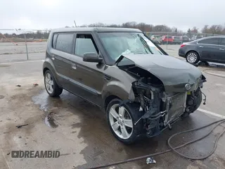 2010 Kia Soul + with VIN KNDJT2A21A7159044, listed as a IAAI auction lot 41877813 with 121,814 mi miles. Bid and sale history available at carsss.com. Image 1.