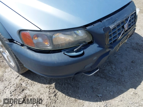 2002 Volvo V70 with VIN YV1SZ58D721072520, listed as a IAAI auction lot 41942015 with 264,549 mi miles. Bid and sale history available at carsss.com. Image 12.