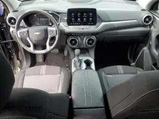 2024 Chevrolet Blazer LT z VIN 3GNKBCR47RS178236, wystawiony jako Copart lot #58335565 z przebiegiem 13 364 mil mil oraz Czysty tytuł • Clean title. Historia ofert i sprzedaży dostępna na DreamBid. Obrazek 8.