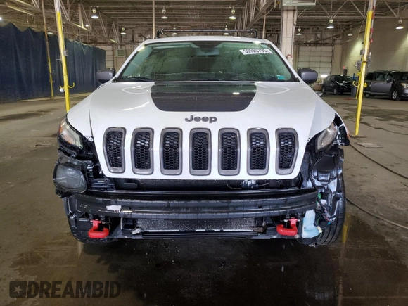 2015 Jeep Cherokee Trailhawk with VIN 1C4PJMBS2FW770370, listed as a Copart auction lot 50920795 with 170,119 mi miles and Clean Title. Bid and sale history available at carsss.com. Image 5.