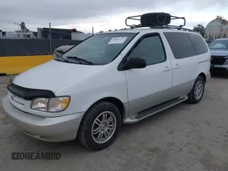 1999 Toyota Sienna LE with VIN 4T3ZF13C2XU105212, listed as a IAAI auction lot 42066557 with 153,659 mi miles. Bid and sale history available at carsss.com. Image 2.