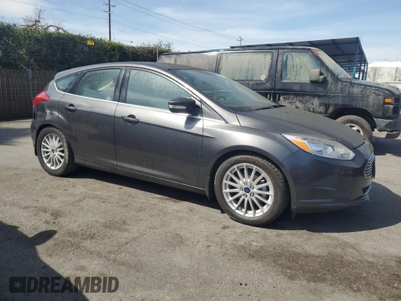2016 Ford Focus Electric z VIN 1FADP3R49GL230588, wystawiony jako Copart lot #48019985 z przebiegiem 54 197 mil mil oraz Szkody całkowita. Historia ofert i sprzedaży dostępna na DreamBid. Obrazek 4.