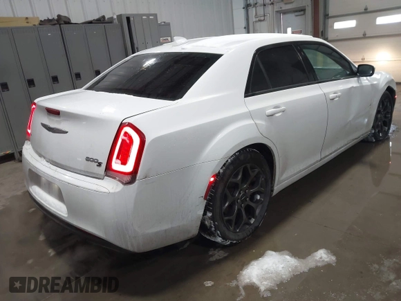 2016 Chrysler 300 with VIN 2C3CCAGG7GH171013, listed as a IAAI auction lot 41531620 with 92,134 mi miles. Bid and sale history available at carsss.com. Image 4.