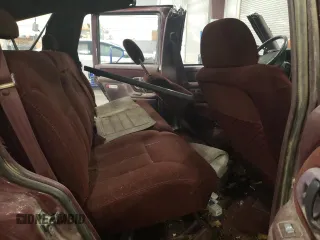 1995 Chevrolet Tahoe z VIN 1GNEK13KXSJ427631, wystawiony jako Copart lot #52624475 z przebiegiem 228 492 mil mil oraz Nie do naprawy. Historia ofert i sprzedaży dostępna na DreamBid. Obrazek 11.