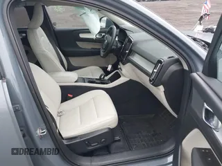 2022 Volvo XC40 Momentum с VIN YV4162UK4N2742114, выставлен на аукционе IAAI как лот 41465820 с пробегом 13 833 миль миль и . История ставок и продаж доступна на DreamBid. Изображение 5.