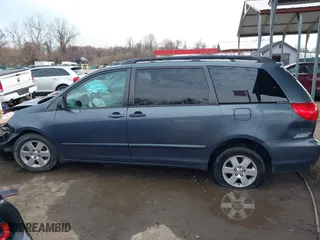 2010 Toyota Sienna CE with VIN 5TDKK4CC2AS307622, listed as a IAAI auction lot 41829193 with 189,107 mi miles. Bid and sale history available at carsss.com. Image 15.
