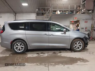 2017 Chrysler Pacifica Touring L with VIN 2C4RC1BG7HR831320, listed as a IAAI auction lot 41805697 with 137,743 mi miles and . Bid and sale history available at DreamBid. Image 13.