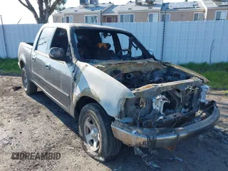 2002 Ford F-150 XLT with VIN 1FTRW07L12KA22442, listed as a IAAI auction lot 41448471 with 1 mi miles. Bid and sale history available at carsss.com. Image 1.