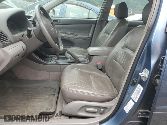 2002 Toyota Camry LE z VIN 4T1BE32K82U635971, wystawiony jako Copart lot #60784855 z przebiegiem Nie podano mil oraz Szkoda całkowita • Salvage title. Historia ofert i sprzedaży dostępna na DreamBid. Obrazek 7.