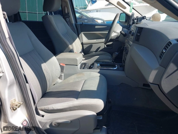 2005 Jeep Grand Cherokee Laredo with VIN 1J8GR48K25C667992, listed as a IAAI auction lot 42094246 with 281,242 mi miles. Bid and sale history available at carsss.com. Image 5.