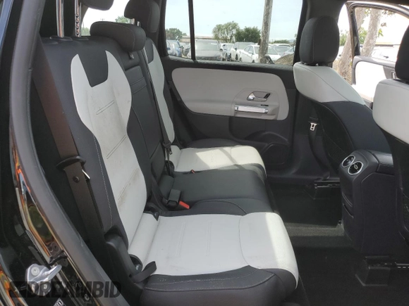 2023 Mercedes-Benz GLB 250 z VIN W1N4M4HBXPW288676, wystawiony jako Copart lot #55346025 z przebiegiem 14 303 mil mil oraz Szkoda całkowita • Salvage title. Historia ofert i sprzedaży dostępna na DreamBid. Obrazek 11.