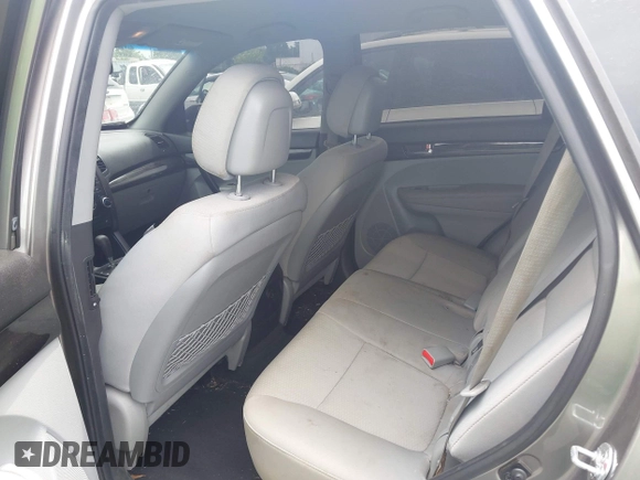 2013 Kia Sorento LX z VIN 5XYKT3A6XDG409434, wystawiony jako IAAI lot #42628868 z przebiegiem 161 972 mil mil oraz . Historia ofert i sprzedaży dostępna na DreamBid. Obrazek 8.