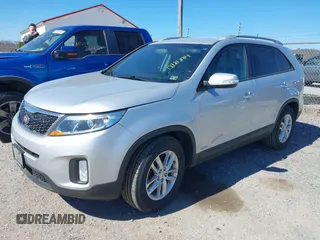 2014 Kia Sorento LX with VIN 5XYKTDA72EG489389, listed as a IAAI auction lot 41905133 with 152,578 mi miles. Bid and sale history available at carsss.com. Image 2.