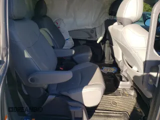 2021 Toyota Sienna XLE with VIN 5TDYSKFC1MS017712, listed as a Copart auction lot 42992415 with 47,600 mi miles and Salvage Title. Bid and sale history available at carsss.com. Image 11.