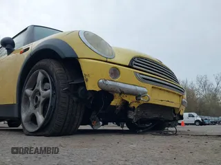 2002 MINI Hardtop with VIN WMWRC33452TC34781, listed as a IAAI auction lot 42100266 with 186,263 mi miles and . Bid and sale history available at DreamBid. Image 6.