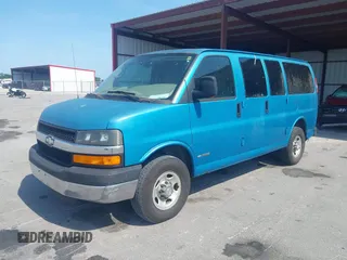 2005 Chevrolet Express Passenger z VIN 1GAHG35U651196998, wystawiony jako IAAI lot #42306716 z przebiegiem 206 975 mil mil oraz . Historia ofert i sprzedaży dostępna na DreamBid. Obrazek 2.