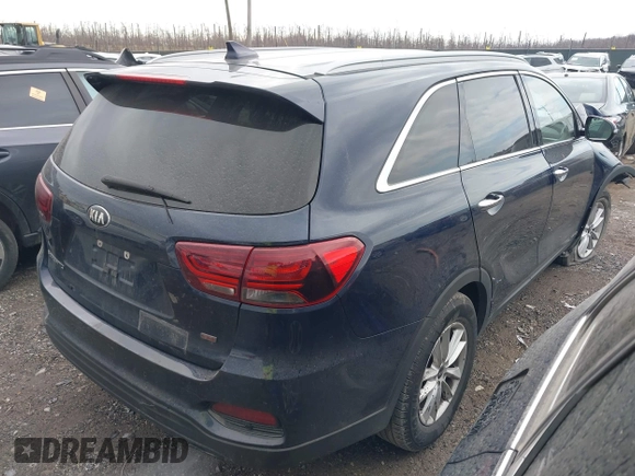 2019 Kia Sorento LX with VIN 5XYPGDA33KG529370, listed as a IAAI auction lot 41667904 with 173,123 mi miles. Bid and sale history available at carsss.com. Image 4.