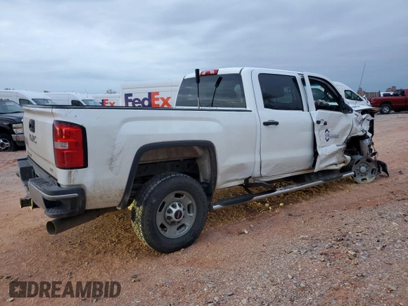 2018 GMC Sierra 2500HD z VIN 1GT12REY5JF232769, wystawiony jako Copart lot #82141064 z przebiegiem Nie podano mil oraz Szkoda całkowita • Salvage title. Historia ofert i sprzedaży dostępna na DreamBid. Obrazek 3.