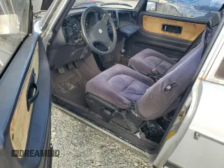 1987 Saab 900 z VIN YS3AK35D8H2020243, wystawiony jako Copart lot #47843125 z przebiegiem 112 526 mil mil oraz Tytuł czysty. Historia ofert i sprzedaży dostępna na DreamBid. Obrazek 8.