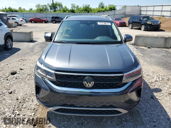 2024 Volkswagen Taos SE z VIN 3VVSX7B26RM008403, wystawiony jako Copart lot #56887985 z przebiegiem 60 595 mil mil oraz Czysty tytuł • Clean title. Historia ofert i sprzedaży dostępna na DreamBid. Obrazek 5.