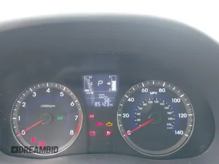 2017 Hyundai Accent SE z VIN KMHCT4AE7HU363918, wystawiony jako IAAI lot #42331712 z przebiegiem 85 123 mil mil oraz . Historia ofert i sprzedaży dostępna na DreamBid. Obrazek 7.