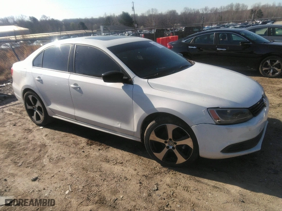 2012 Volkswagen Jetta Sedan S with VIN 3VW2K7AJXCM472904, listed as a IAAI auction lot 41774203 with 198,555 mi miles. Bid and sale history available at carsss.com. Image 1.