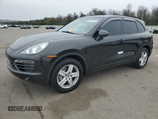2012 Porsche Cayenne z VIN WP1AA2A21CLA11779, wystawiony jako Copart lot #60248175 z przebiegiem 131 748 mil mil oraz Szkoda całkowita • Salvage title. Historia ofert i sprzedaży dostępna na DreamBid. Obrazek 1.