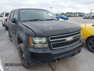 2009 Chevrolet Tahoe Police z VIN 1GNEC03049R274813, wystawiony jako IAAI lot #42102355 z przebiegiem Nie podano mil oraz . Historia ofert i sprzedaży dostępna na DreamBid. Obrazek 1.