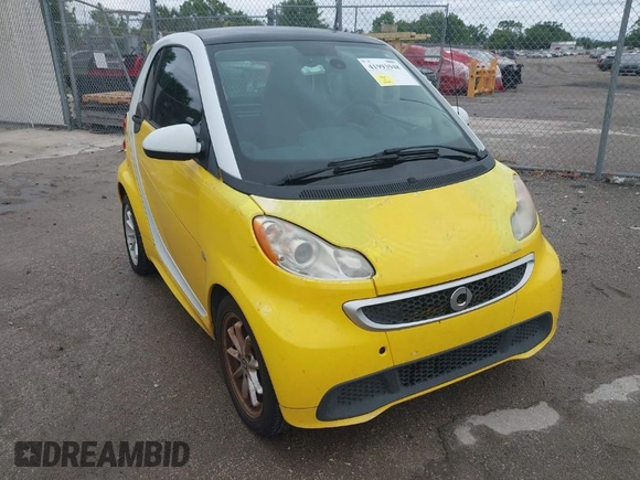 2014 Smart fortwo Pure z VIN WMEEJ3BA0EK738873, wystawiony jako IAAI lot #41993948 z przebiegiem 88 946 mil mil oraz . Historia ofert i sprzedaży dostępna na DreamBid. Obrazek 1.