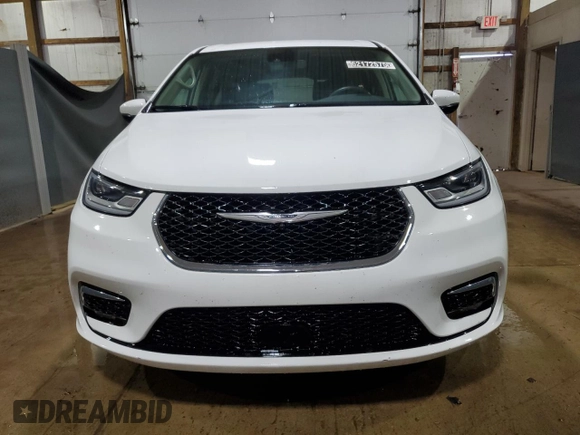 2023 Chrysler Pacifica Touring L z VIN 2C4RC1BG2PR532932, wystawiony jako Copart lot #62172575 z przebiegiem 67 521 mil mil oraz Czysty tytuł • Clean title. Historia ofert i sprzedaży dostępna na DreamBid. Obrazek 5.