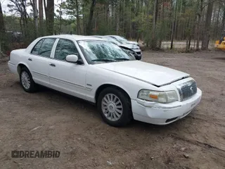 2010 Mercury Grand Marquis LS z VIN 2MEBM7FV9AX603975, wystawiony jako IAAI lot #41962323 z przebiegiem 178 178 mil mil oraz . Historia ofert i sprzedaży dostępna na DreamBid. Obrazek 1.