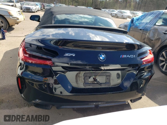 2021 BMW Z4 sDriveM40i z VIN WBAHF9C06MWX23868, wystawiony jako Copart lot #41820873 z przebiegiem 5325 mil mil oraz . Historia ofert i sprzedaży dostępna na DreamBid. Obrazek 6.
