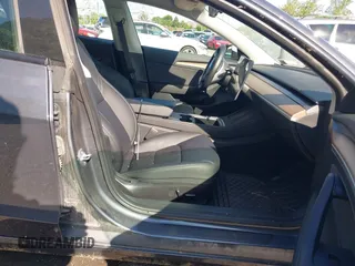 2023 Tesla Model 3 Performance z VIN 5YJ3E1ECXPF482320, wystawiony jako IAAI lot #42289417 z przebiegiem 31 296 mil mil oraz . Historia ofert i sprzedaży dostępna na DreamBid. Obrazek 5.