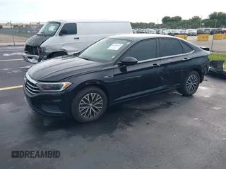 2019 Volkswagen Jetta SEL z VIN 3VWEB7BU2KM273950, wystawiony jako IAAI lot #42414034 z przebiegiem 84 100 mil mil oraz . Historia ofert i sprzedaży dostępna na DreamBid. Obrazek 2.
