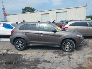 2018 Mitsubishi Outlander ES z VIN JA4AP3AU6JZ006542, wystawiony jako IAAI lot #42253505 z przebiegiem 109 722 mil mil oraz . Historia ofert i sprzedaży dostępna na DreamBid. Obrazek 13.