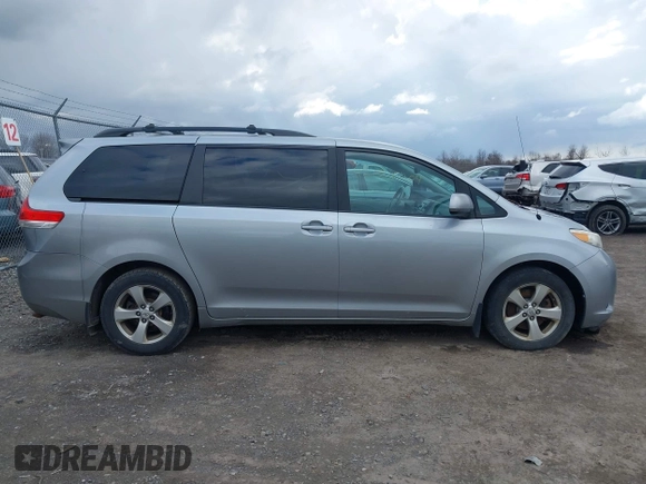 2011 Toyota Sienna LE AAS with VIN 5TDKK3DC8BS051934, listed as a IAAI auction lot 42040204 with 207,863 mi miles. Bid and sale history available at carsss.com. Image 13.