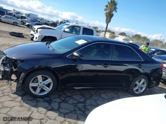 2014 Toyota Camry Hybrid LE with VIN 4T1BD1FK3EU117305, listed as a IAAI auction lot 41514217 with 141,081 mi miles. Bid and sale history available at carsss.com. Image 15.