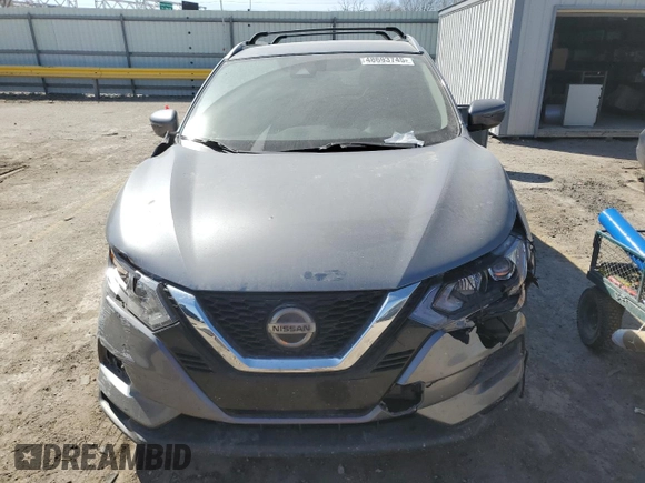 2020 Nissan Rogue SV z VIN JN1BJ1CV4LW252146, wystawiony jako Copart lot #48693745 z przebiegiem 67 427 mil mil oraz Szkoda całkowita • Salvage title. Historia ofert i sprzedaży dostępna na DreamBid. Obrazek 5.