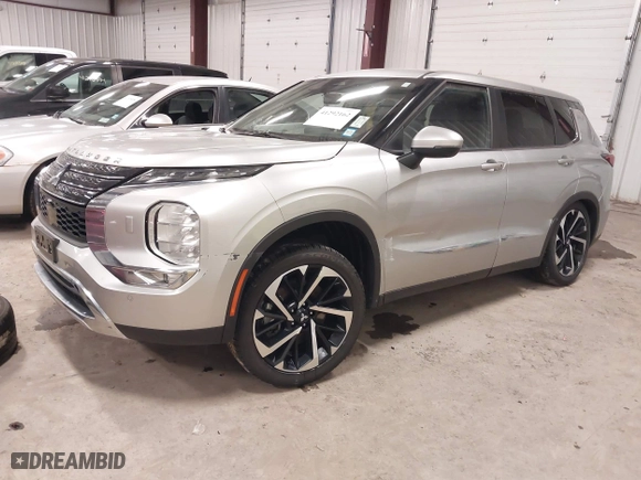 2024 Mitsubishi Outlander SE with VIN JA4J4VA88RZ018274, listed as a IAAI auction lot 41292162 with 8,421 mi miles. Bid and sale history available at carsss.com. Image 2.