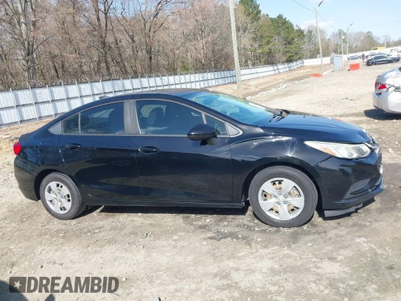 2017 Chevrolet Cruze LS z VIN 1G1BC5SM6H7107353, wystawiony jako IAAI lot #41817282 z przebiegiem 169 385 mil mil oraz . Historia ofert i sprzedaży dostępna na DreamBid. Obrazek 13.