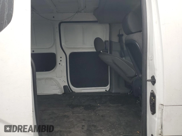 2017 Nissan NV200 S z VIN 3N6CM0KN2HK712960, wystawiony jako Copart lot #83857044 z przebiegiem 114 288 mil mil oraz Szkoda całkowita • Salvage title. Historia ofert i sprzedaży dostępna na DreamBid. Obrazek 11.