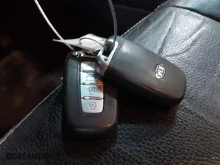 2013 Kia Soul + with VIN KNDJT2A62D7751897, listed as a IAAI auction lot 41822370 with 164,563 mi miles. Bid and sale history available at carsss.com. Image 11.