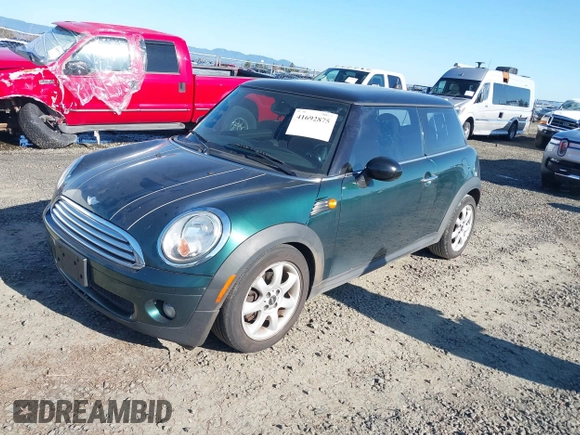 2008 MINI Hardtop with VIN WMWMF33518TT64881, listed as a IAAI auction lot 41692875 with 152,380 mi miles and . Bid and sale history available at DreamBid. Image 2.