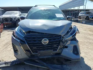 2021 Nissan Kicks SR z VIN 3N1CP5DV7ML556734, wystawiony jako IAAI lot #41652580 z przebiegiem 52 042 mil mil oraz . Historia ofert i sprzedaży dostępna na DreamBid. Obrazek 13.