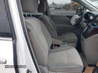 2013 Nissan Quest SV z VIN JN8AE2KP6D9068353, wystawiony jako IAAI lot #41925028 z przebiegiem 157 088 mil mil oraz . Historia ofert i sprzedaży dostępna na DreamBid. Obrazek 5.