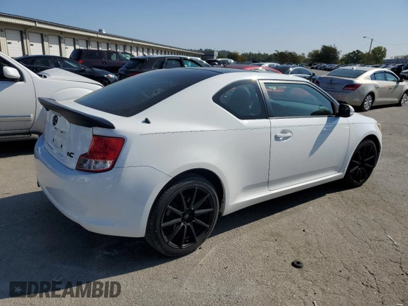 2013 Scion tC z VIN JTKJF5C73D3046010, wystawiony jako Copart lot #68684194 z przebiegiem 121 174 mil mil oraz Szkody całkowita. Historia ofert i sprzedaży dostępna na DreamBid. Obrazek 3.