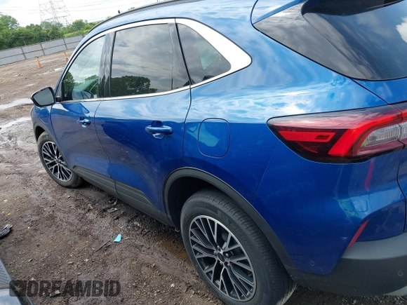 2023 Ford Escape PHEV z VIN 1FMCU0E16PUA29522, wystawiony jako IAAI lot #42441748 z przebiegiem 26 938 mil mil oraz . Historia ofert i sprzedaży dostępna na DreamBid. Obrazek 15.