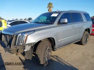 2016 Cadillac Escalade Premium Collection z VIN 1GYS4CKJ5GR382840, wystawiony jako IAAI lot #41824950 z przebiegiem 235 931 mil mil oraz . Historia ofert i sprzedaży dostępna na DreamBid. Obrazek 2.