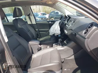 2015 Volkswagen Tiguan SE z VIN WVGBV7AXXFW503955, wystawiony jako IAAI lot #41730076 z przebiegiem 146 446 mil mil oraz . Historia ofert i sprzedaży dostępna na DreamBid. Obrazek 5.