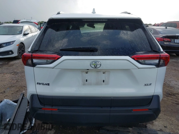 2020 Toyota RAV4 XLE with VIN JTMW1RFV0LD521893, listed as a IAAI auction lot 42701228 with 34,647 mi miles and . Bid and sale history available at DreamBid. Image 17.